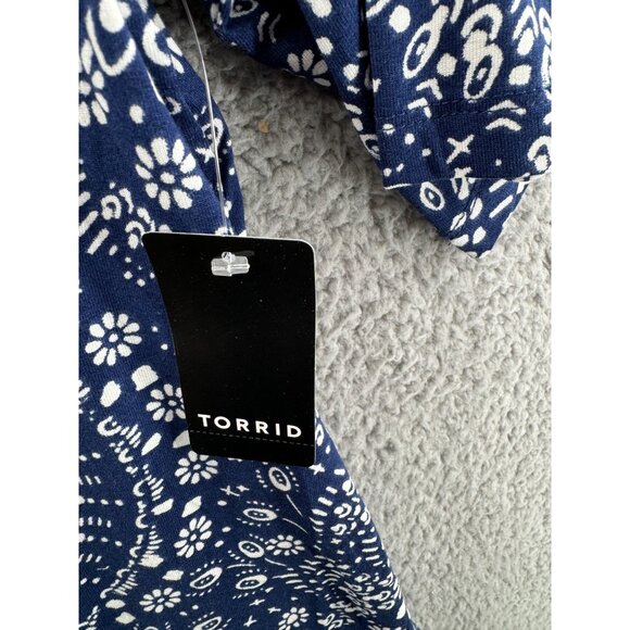 Torrid Women's Mandala Print Super Soft V-Neck Knit Tunic Top Size 1X NWT - Picture 3 of 6